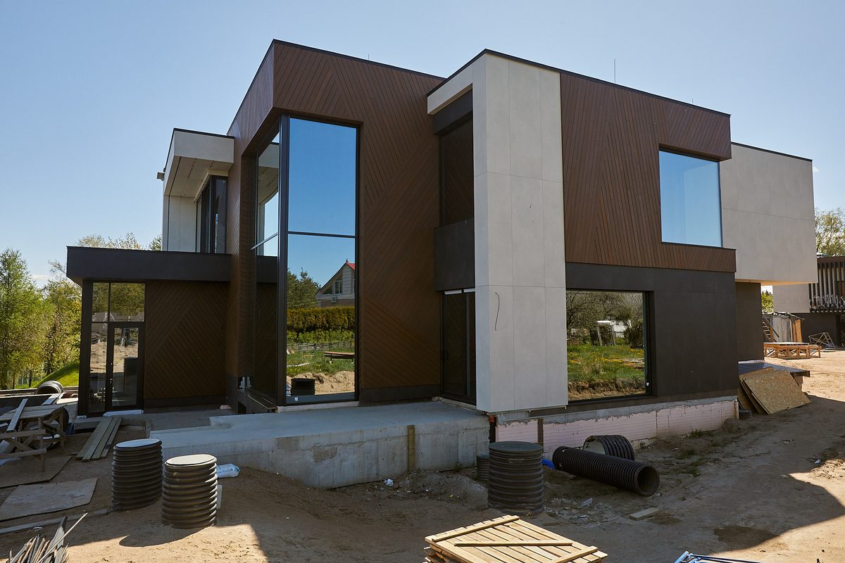 Фасад коттеджа с термодоской, 140 м²